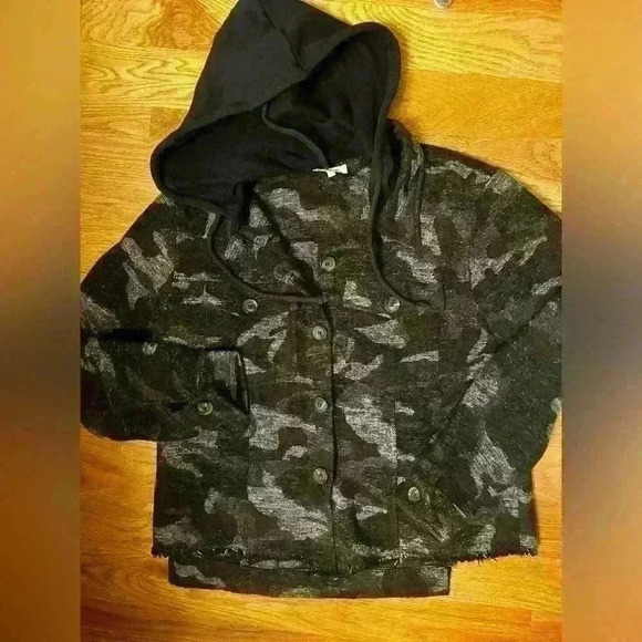 Mystree Shacket with hoodie -Raw Hem- Size S - Picture 9 of 9